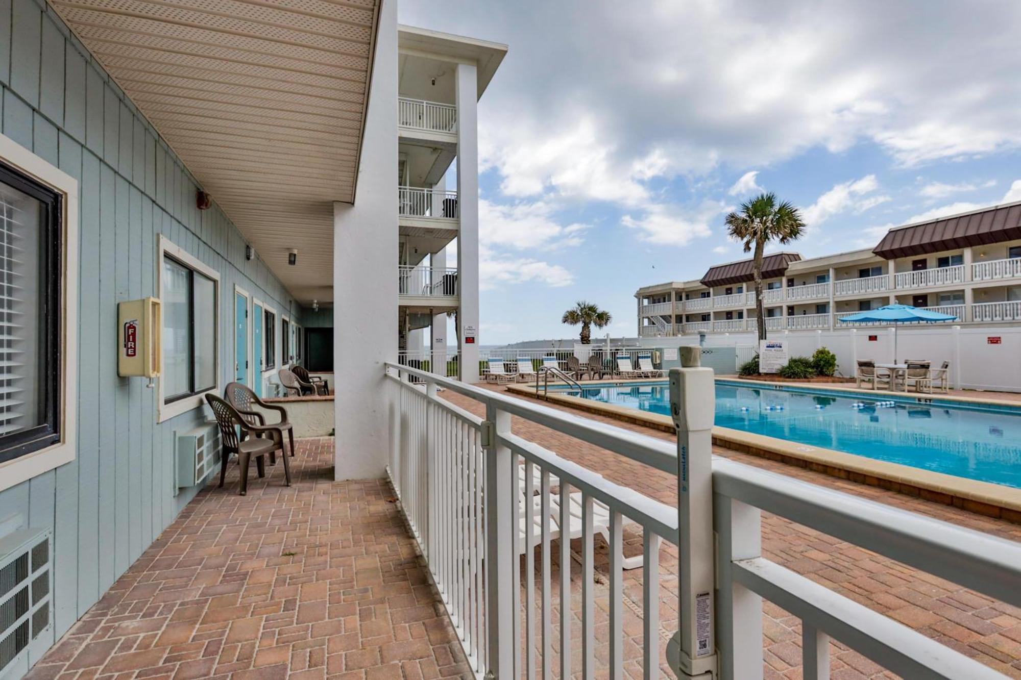 Coastal Waters 107 - A Studio Poolside Retreat New Smyrna Beach Exterior photo