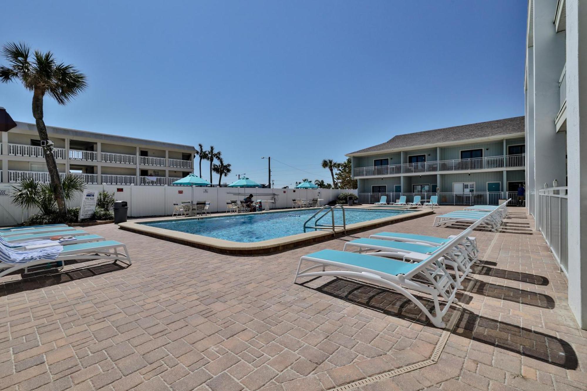 Coastal Waters 107 - A Studio Poolside Retreat New Smyrna Beach Exterior photo