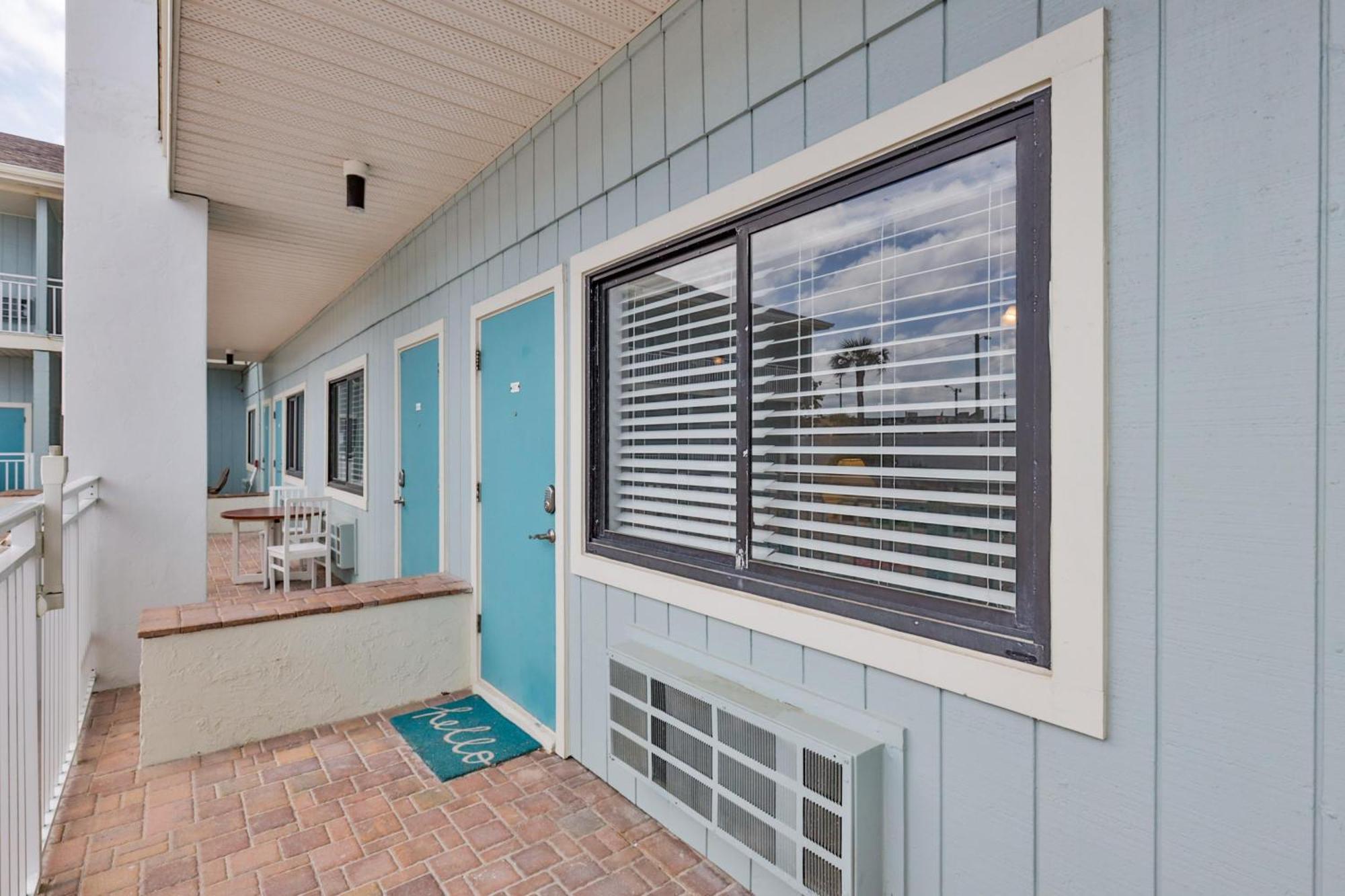 Coastal Waters 107 - A Studio Poolside Retreat New Smyrna Beach Exterior photo